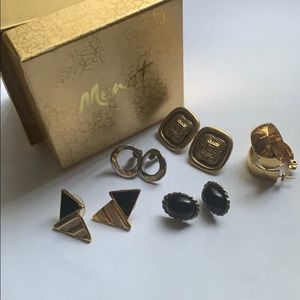 Monet set of 5 pairs of earrings in a box 📦